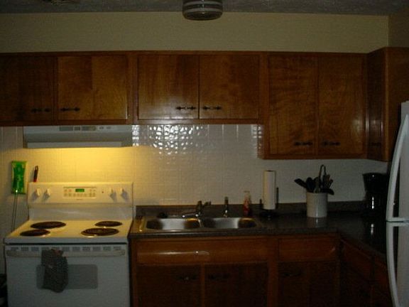 3rd image of 1900 Wyandotte Ave