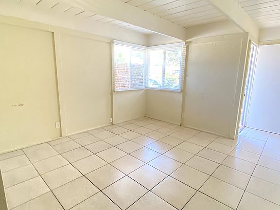 4th image of 2241 Congress St