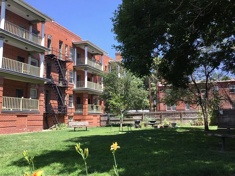 1376 N Pearl St #301 — Photo 40