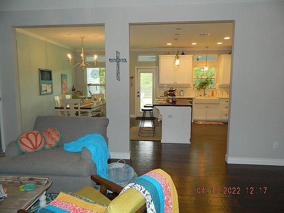 3rd image of 110 Marion Dr