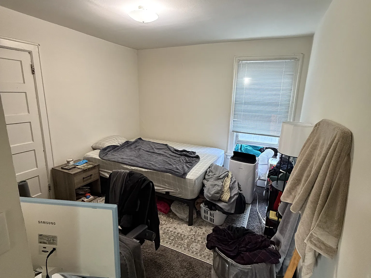 3 bed, 1000 sqft, $2,100 — Photo 2
