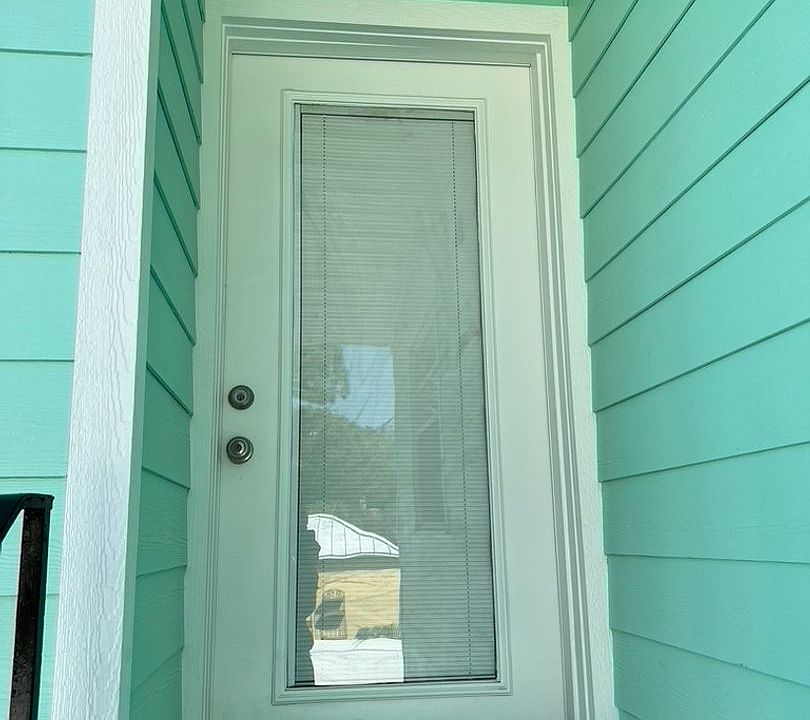 1st image of 136 1/2 30th Ave N