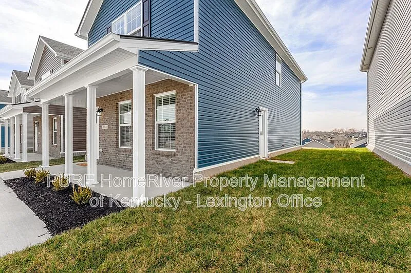 3 bed, 2.5 bath, 1600 sqft, $1,495 — Photo 2