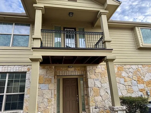 2 bed, 2.0 bath, 1090 sqft, $1,725 — Photo 2