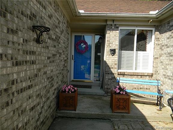 3rd image of 437 Salus Dr