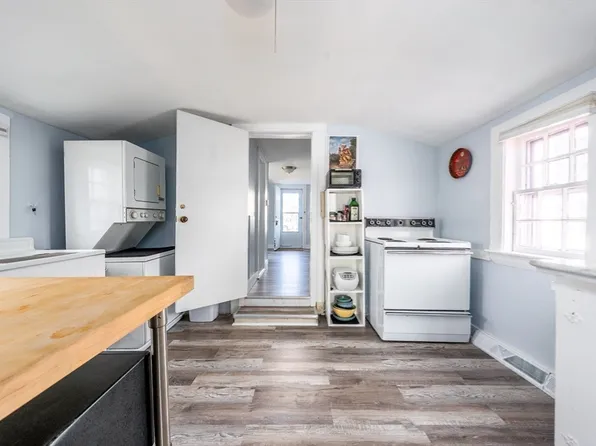 62 Pine Ave, Barnstable, MA 02630