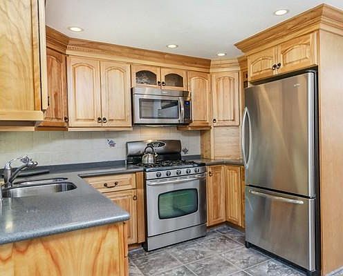3rd image of 427 Farrwood Dr