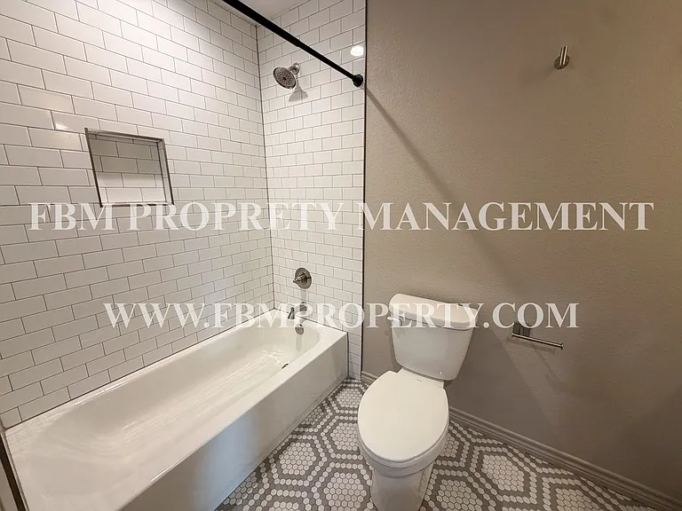 1203 N Clay St #521 — Photo 9
