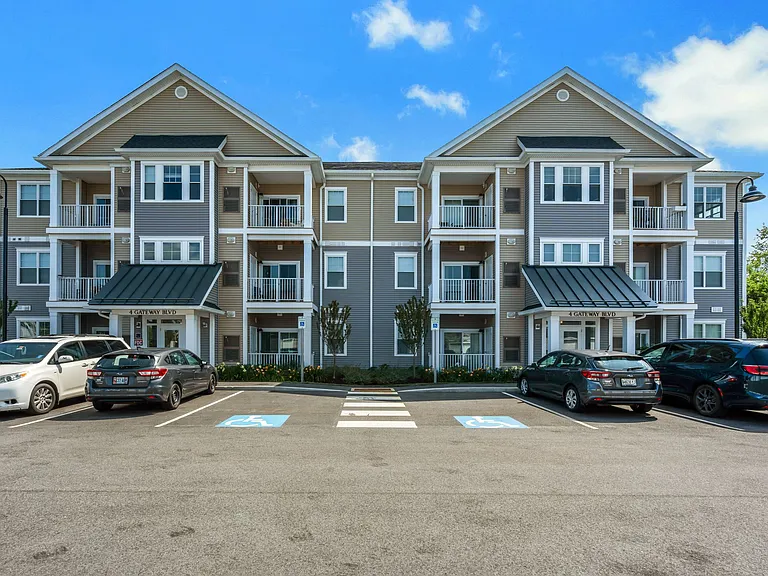 The Beacon at Gateway Apartments — Photo 12