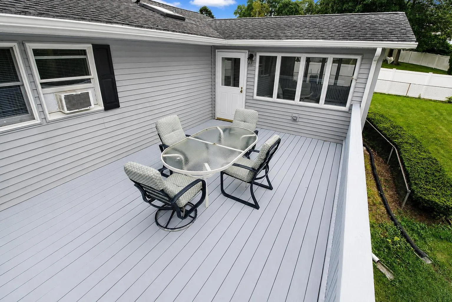 3 bed, 2.0 bath, 1146 sqft, $3,126 — Photo 2