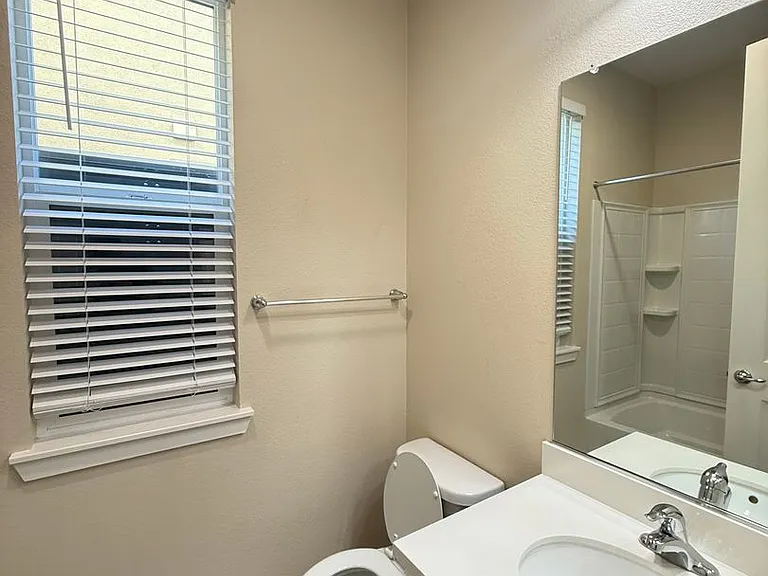 1261 Damasco Ln — Photo 4