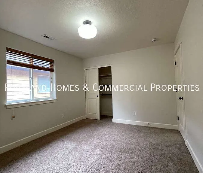 8814 N Curtis Ave — Photo 11