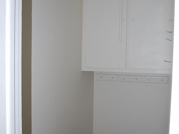 Mud room with ski rack