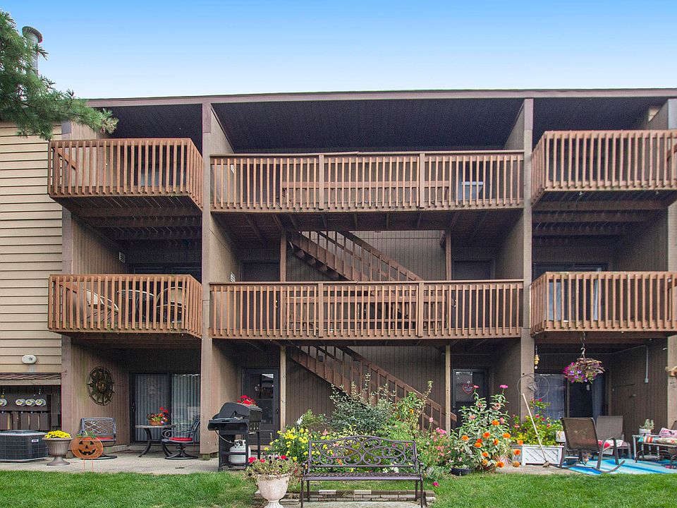 1st image of 2923 Byron Center Ave SW APT F