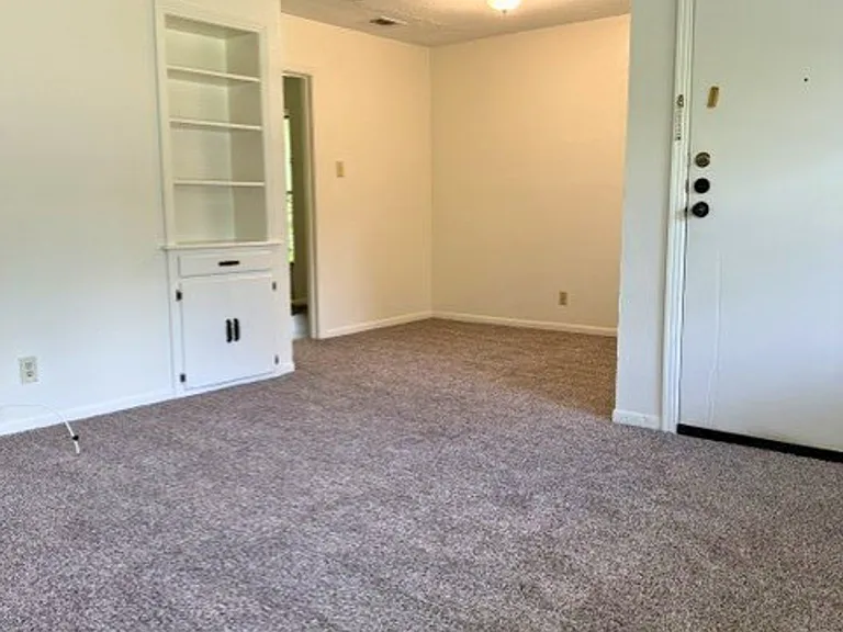 1704 Smith Dr — Photo 8