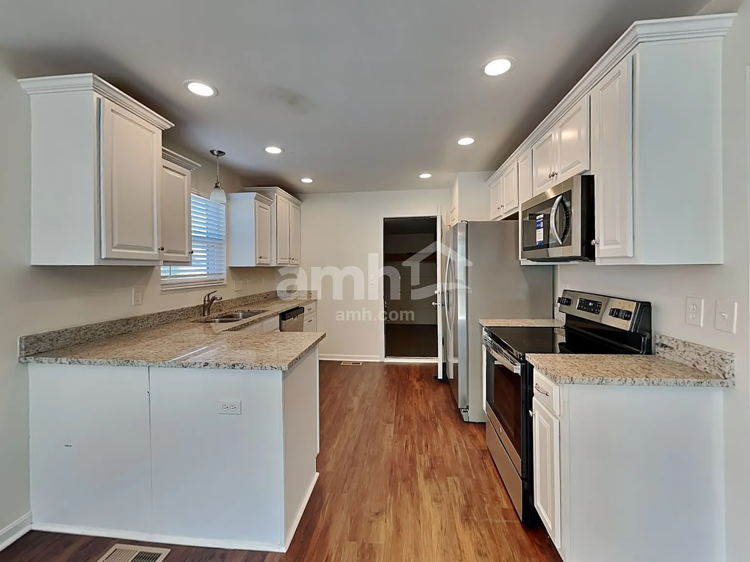 3 bed, 2.0 bath, 1759 sqft, $2,455 — Photo 3