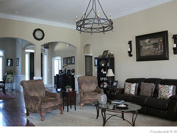 2nd image of 2023 Balmoral Dr