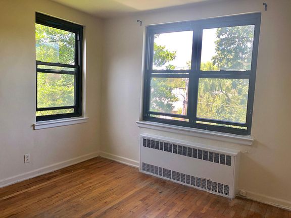 5th image of 16 Stoner Ave APT 3A