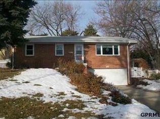 7433 Schuyler Dr, Omaha, NE 68114