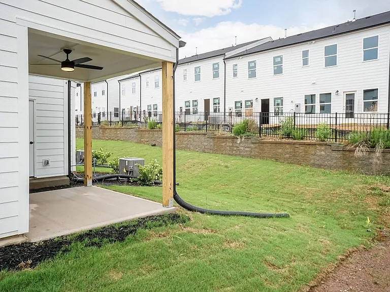 2121 Titanium Rock Rd — Photo 3