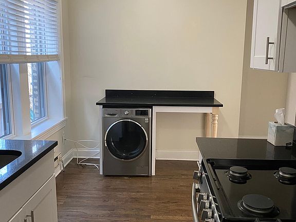 4th image of 3832 N Greenview Ave #1E