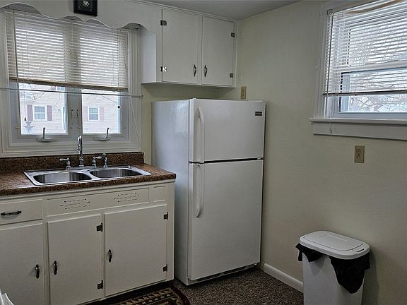 4th image of 1552 Garloch Dr