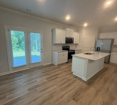 5th image of 44 Berryville Dr