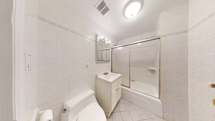 Rented by Bond New York | media 33