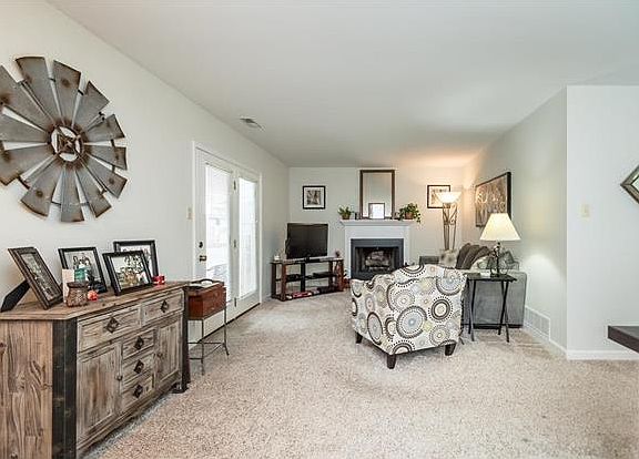 3rd image of 1119 Claytonbrook Ct