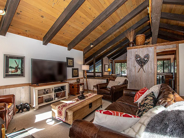 2565 Cedar Ln — Photo 4