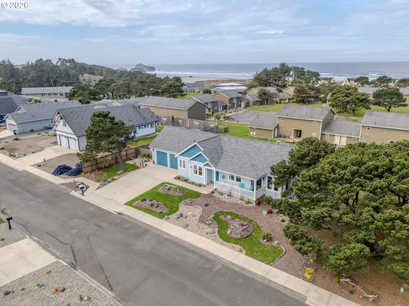 3214 Lincoln Ave SW, Bandon, OR 97411