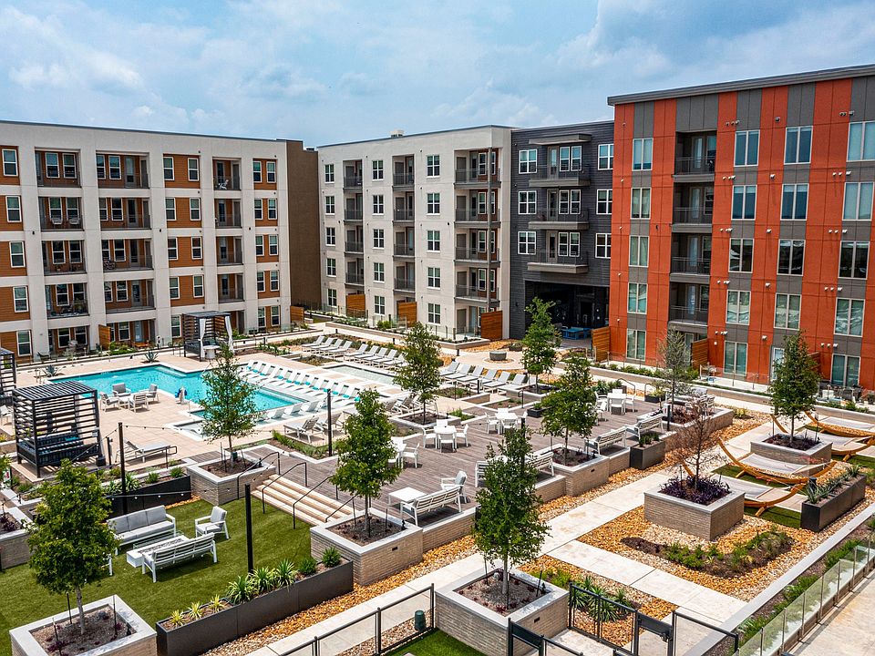 BranchPark_amenity_aerial pool 3-65