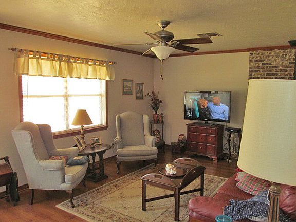 2nd image of 617 Bluebonnet St