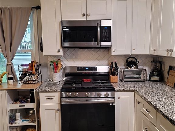5th image of 434 Linden St APT 4