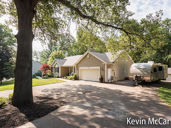 2nd image of 530 Pine Haven Dr NE