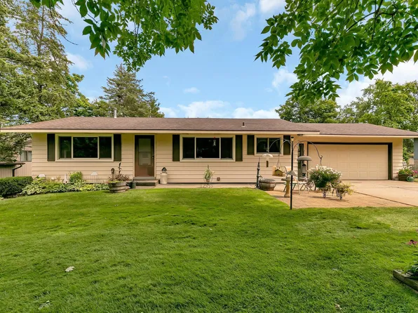 1608 Calvary Hill Ln, Saint Cloud, MN 56301