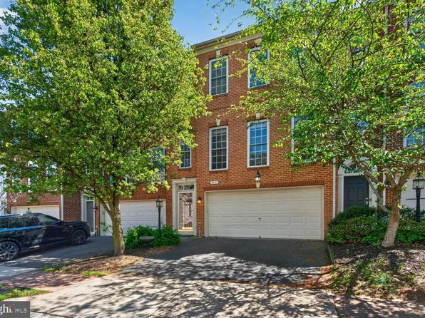 8057 Samuel Wallis St, Lorton, VA 22079