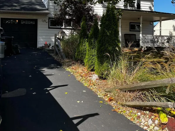 193 Appletree Dr, Levittown, PA 19055