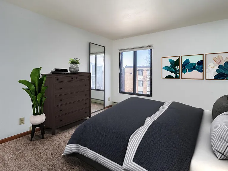 Park Plaza Apartments — Photo 5