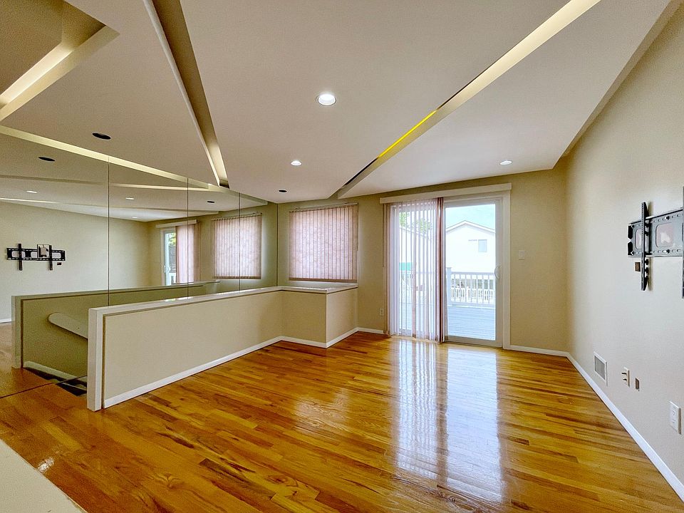1st image of 105 Giffords Ln
