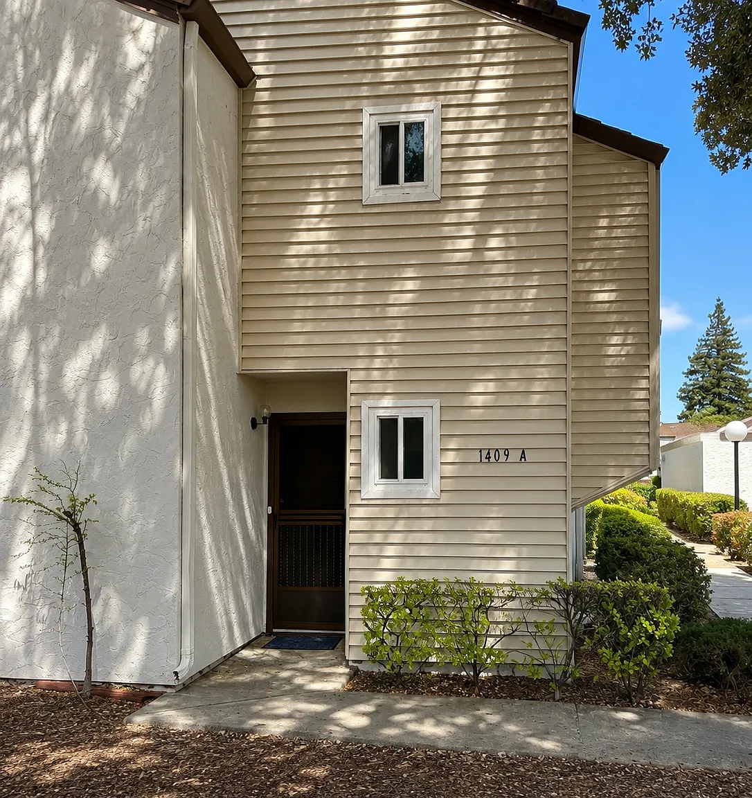 1409 Bel Air Dr — Photo 2