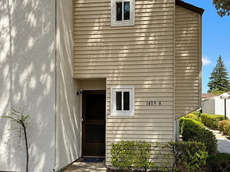 1409 Bel Air Dr #A — Photo 2