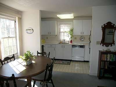 Dining area to kitchen