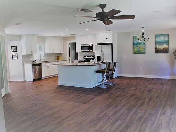 3rd image of 5815 Briarwood Ave