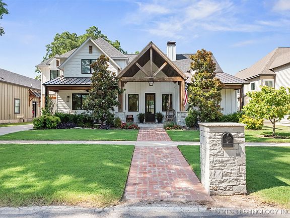 2nd image of 312 E Dallas St