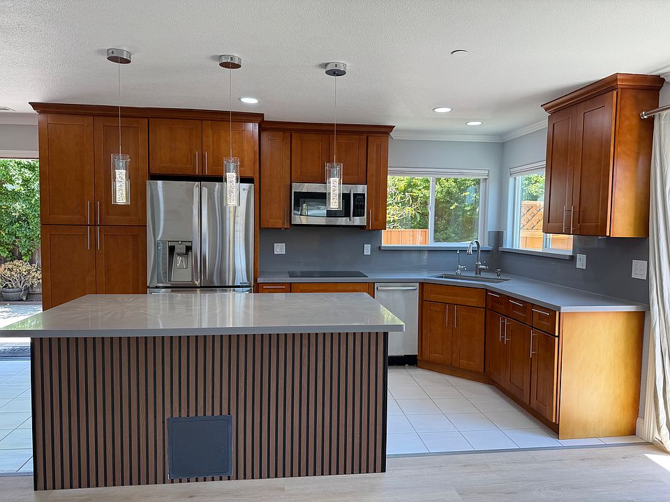 1st image of 543 E Arques Ave