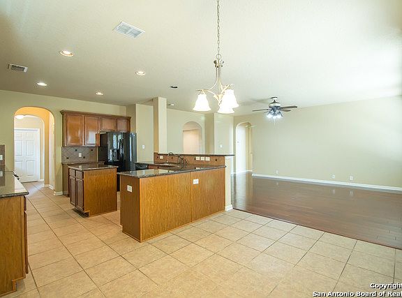 5th image of 501 Portrush Ln
