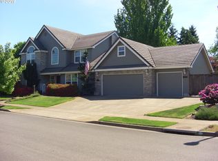 901 McKenzie Crest Dr, Springfield, OR 97477