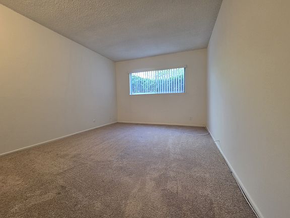 4th image of 6835 De Soto Ave #7