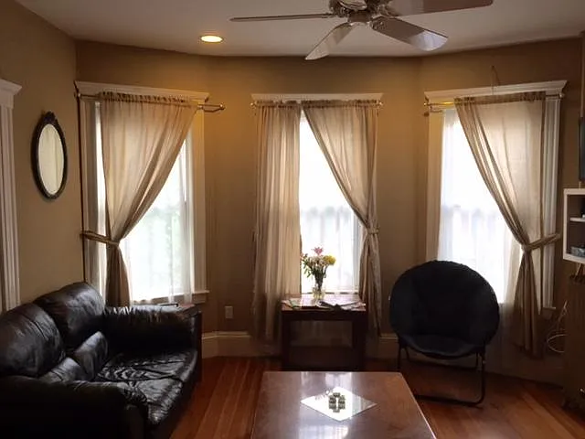 4 bed, $5,000 — Photo 2